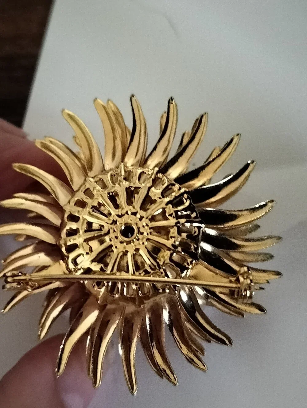 Vintage MCM Gold Tone Starburst Flower Brooch Unsigned 1960s